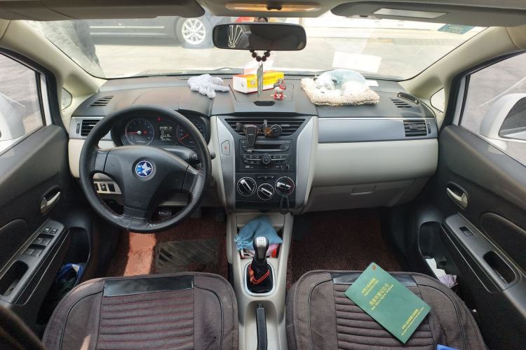 Used Venucia R50 2015 1.6L Manual Fashion Edition Center Console