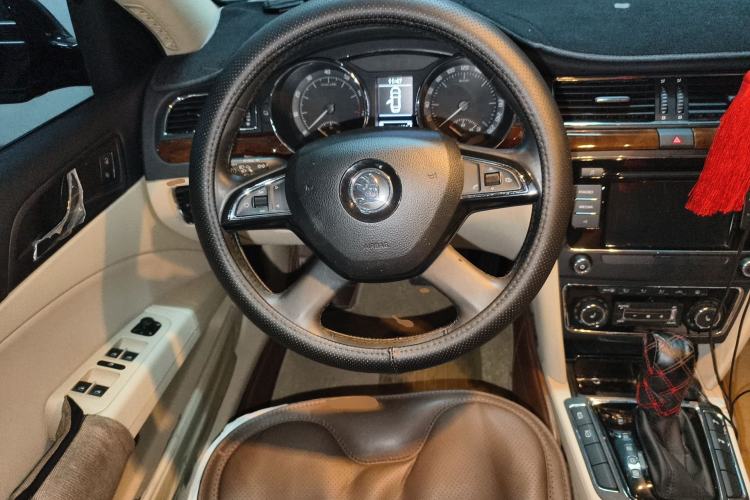 Used Skoda Superb 2013 1.8TSI Automatic Yashi Edition Steering Wheel