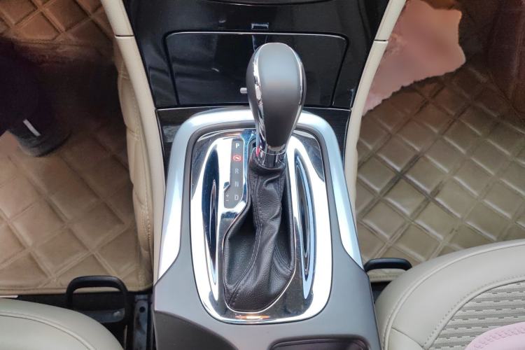 Used Buick Regal 2015 2.0L Leading Fashion Edition Gear Lever