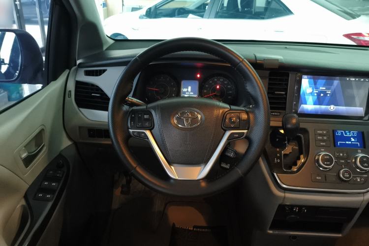 Used Toyota Sienna (Parallel Import) 2015 3.5L Two-Wheel Drive L Version—U.S. Specification
