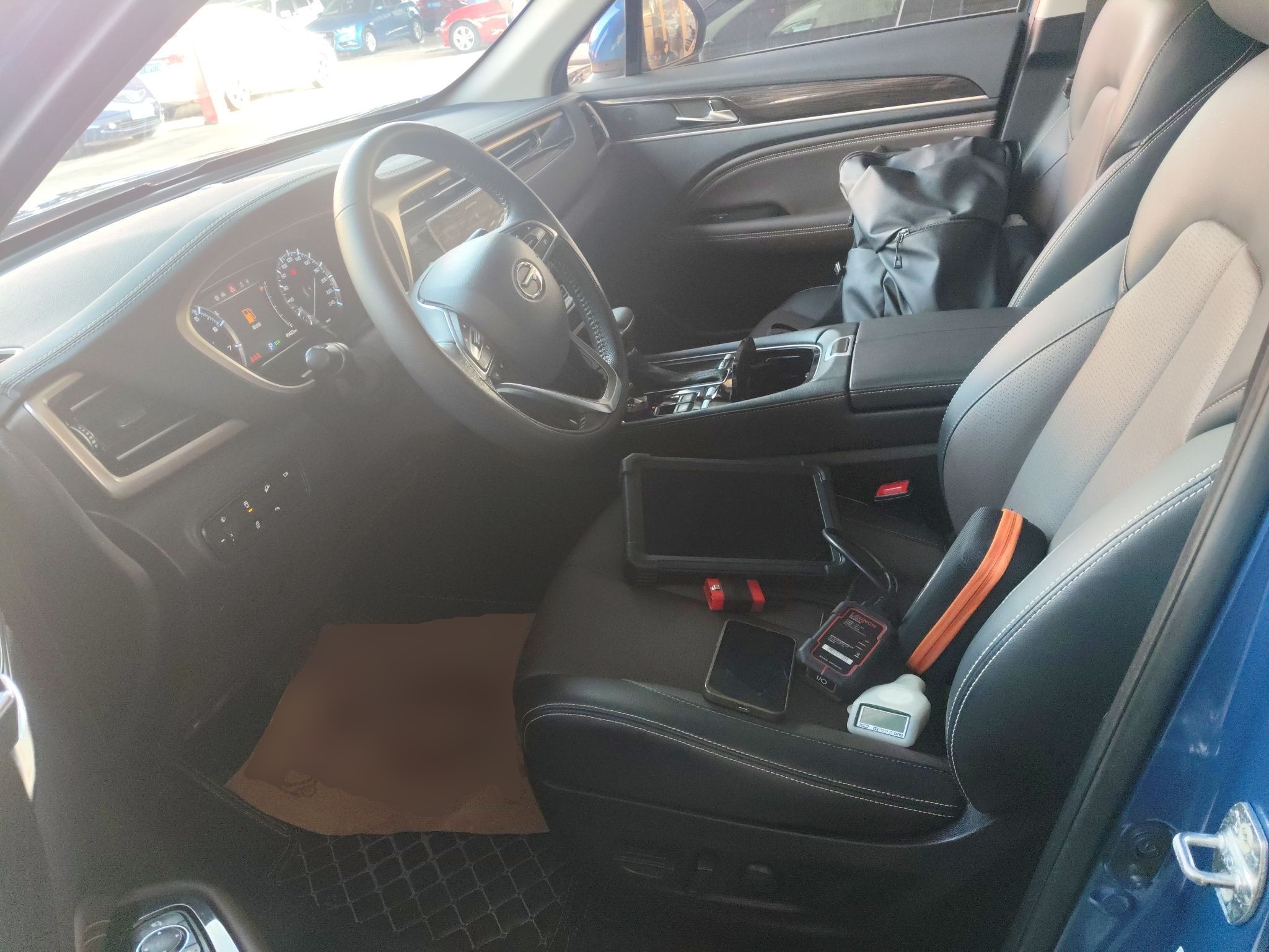 Переднее сиденье в автомобиле