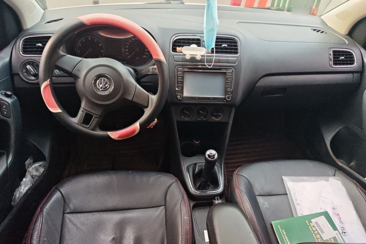 Used Volkswagen Polo 2013 1.4L Manual Comfort Edition Center Console