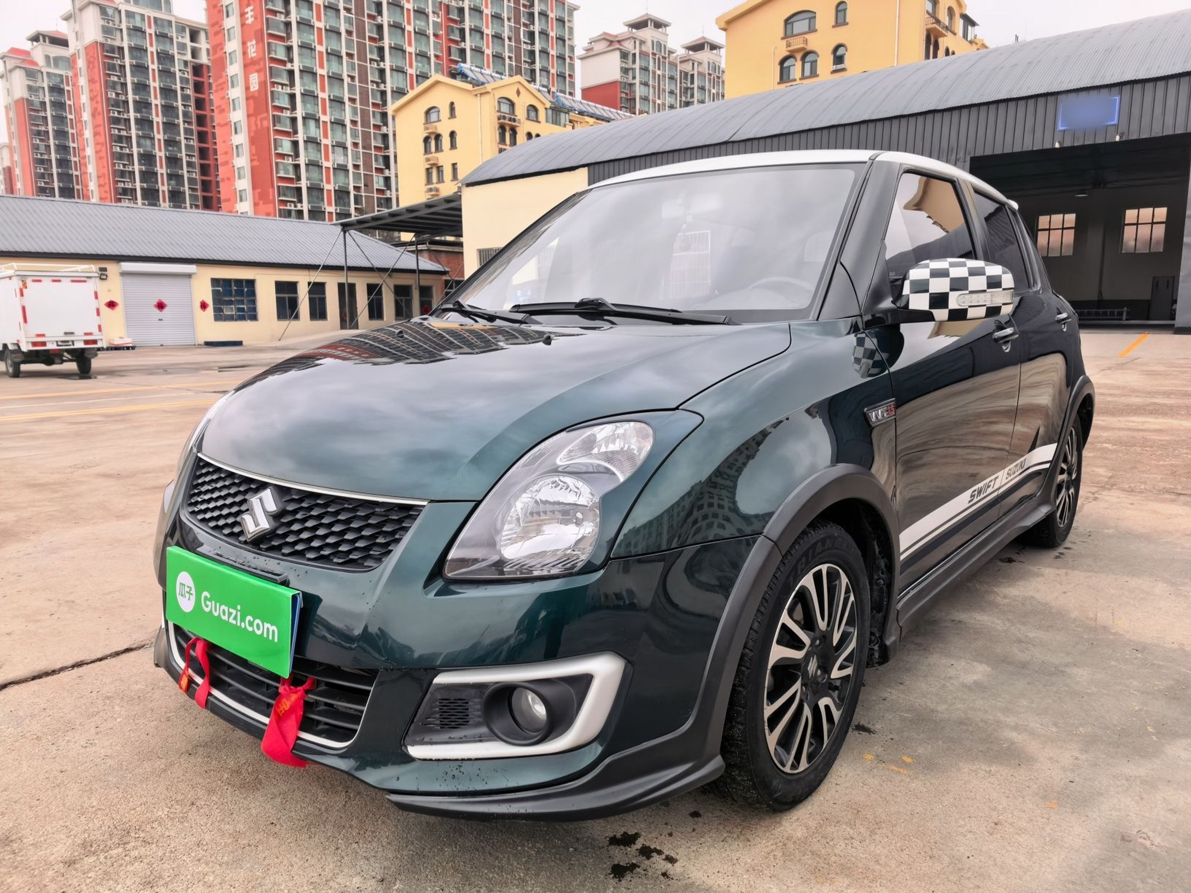 Под передней частью автомобиля