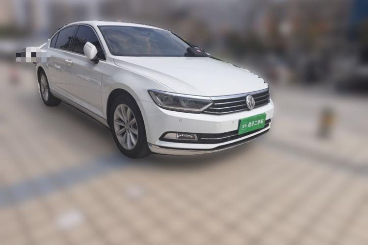 Used Volkswagen Magotan 2018 330TSI DSG Advanced Model Front Right 45 Deg