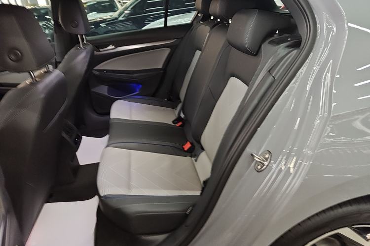 Used Volkswagen Golf 2025 Facelift 300TSI R-Line
