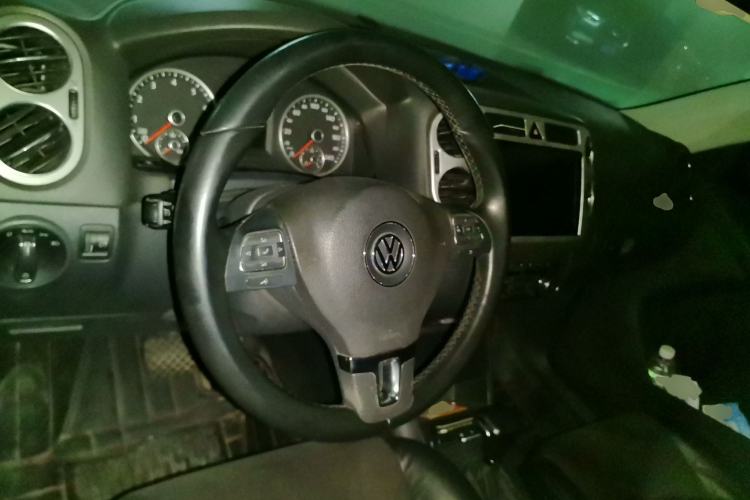 Used Volkswagen Tiguan 2010 2.0 TSI Automatic All-Wheel Drive Flagship Edition Center Console