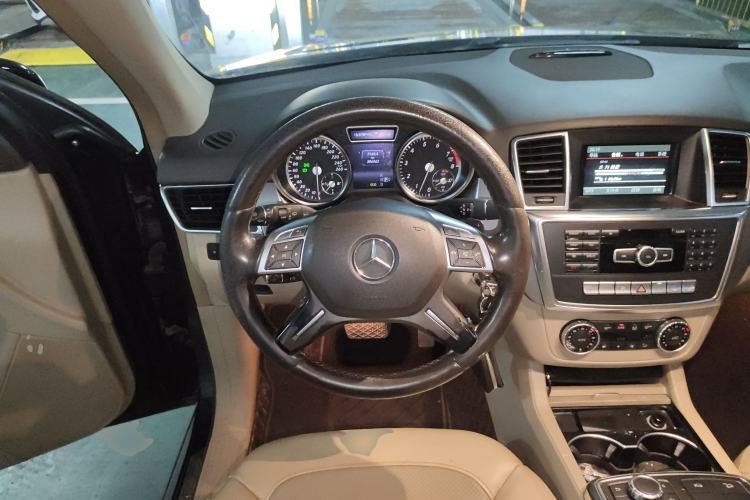 Used Mercedes-Benz M-Class 2014 ML 320 4MATIC Steering Wheel