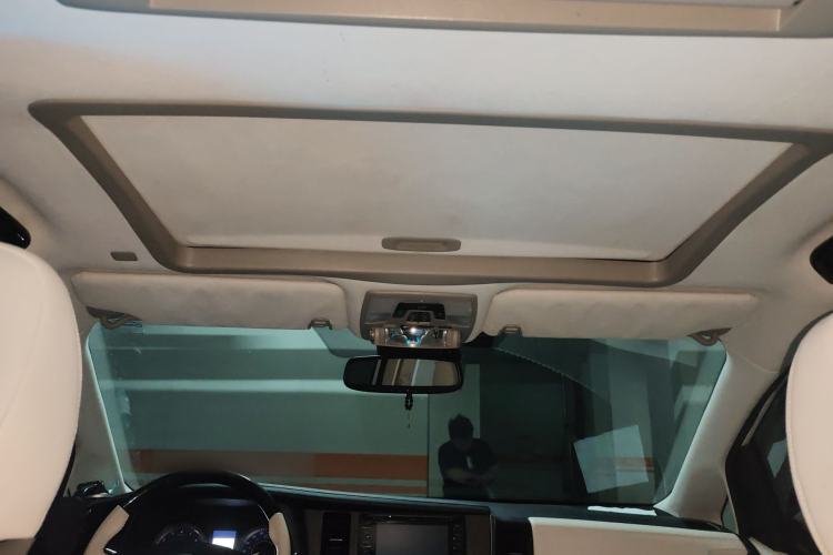 Used Toyota SIENNA 2018 3.5L Four-Wheel Drive SE Version 7 Seats U.S. Specification Headliner