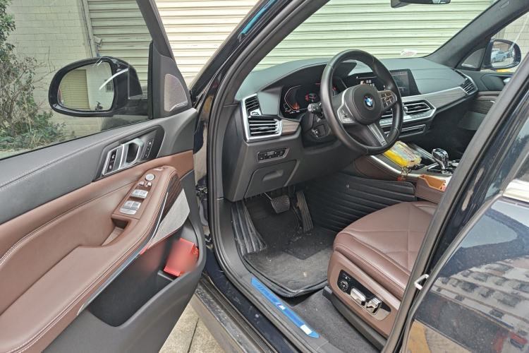 Used BMW X5 2022 xDrive 40Li M Sport Package Driver Seat