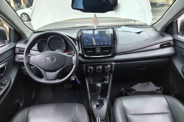 Used Toyota YARiS L Zhi Xiang 2017 1.5E CVT Dynamic Edition Center Console