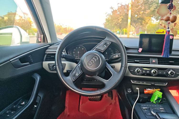 Used Audi A4L 2019 40 TFSI Ambition China VI Steering Wheel