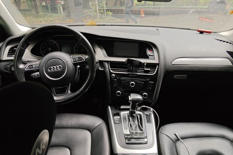 Used Audi A4L 2015 35 TFSI Automatic Standard Model Center Console