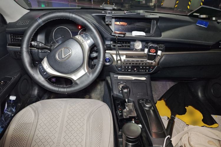 Used Lexus ES 2013 300h Elite Edition