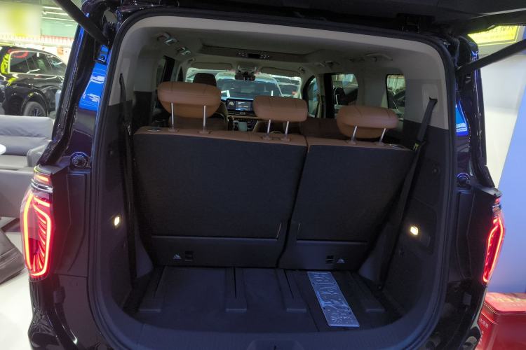 Used Hongqi HQ9 PHEV 2024 2.0T Four-Wheel Drive Business Edition Trunk