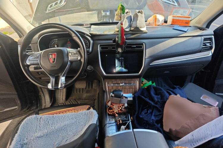 Used Roewe RX8 2018 30T Smart Connectivity Two-Wheel Drive Flagship Edition
