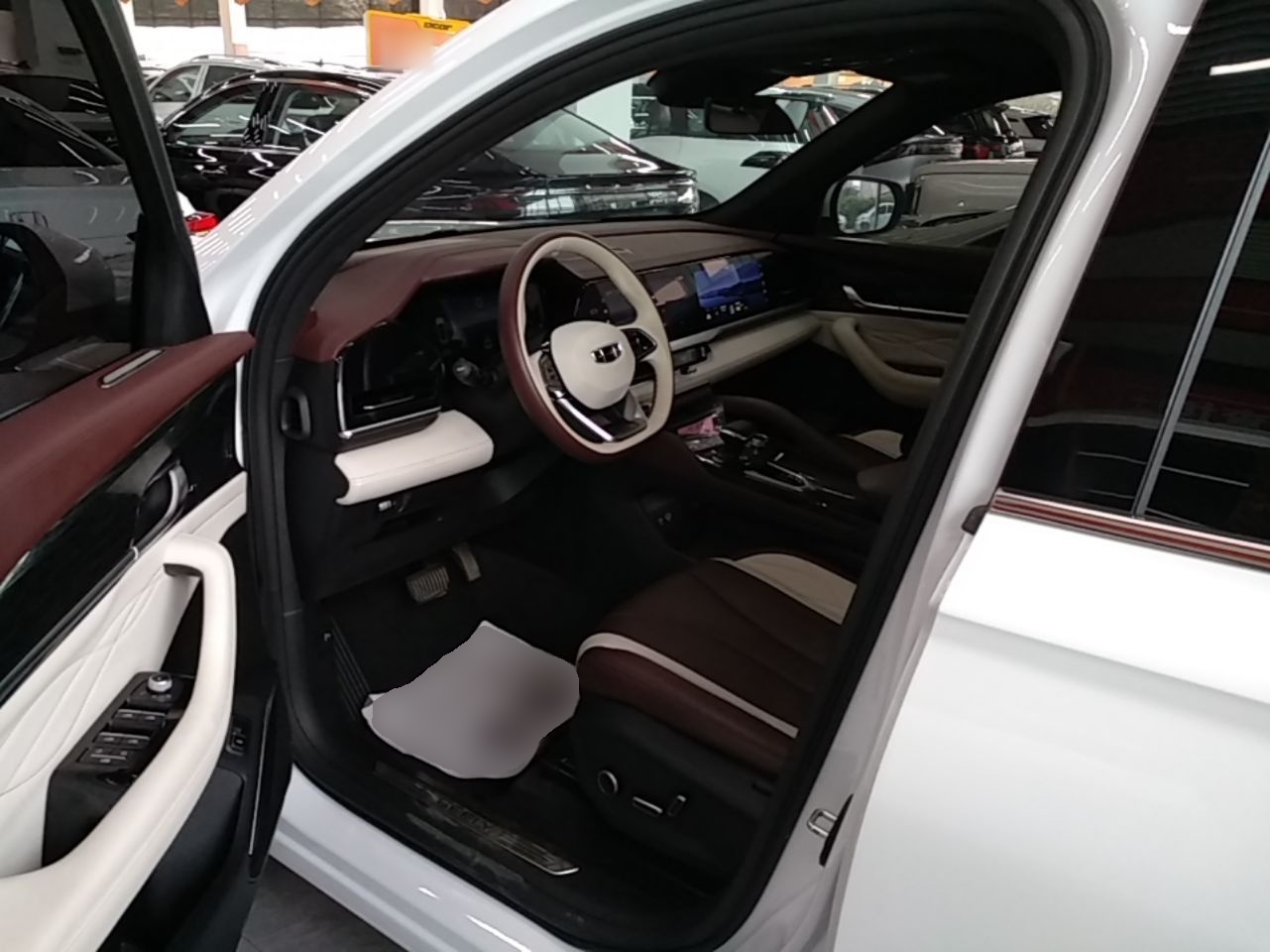 Geely Auto Monjaro L 2021 2.0TD DCT EVO Two-Wheel Drive Prestige Version — снимка 18