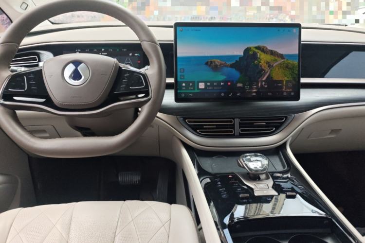 Used Denza D9 2022 DM-i 970 Four-Wheel Drive Flagship Model Center Console