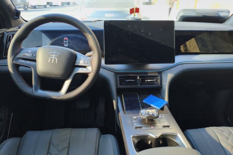 Used BYD Song L DM-i 2025 Intelligent Driving Version 112 km Beyond-Range Type Center Console