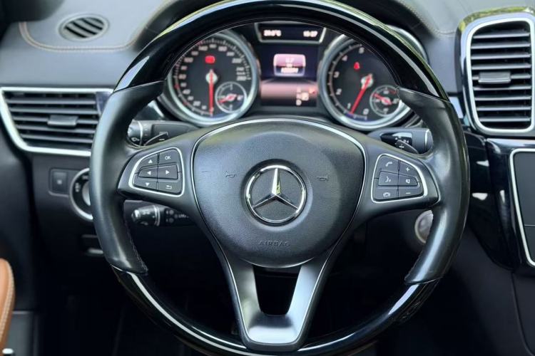 Used Mercedes-Benz GLE Coupe 2017 GLE 500 4MATIC Coupe SUV Interior 3