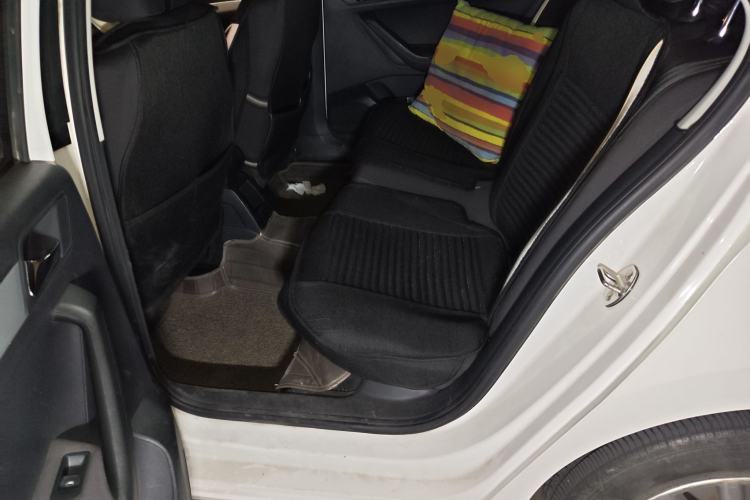 Used Volkswagen Jetta 2015 1.6L Manual Comfort Model
