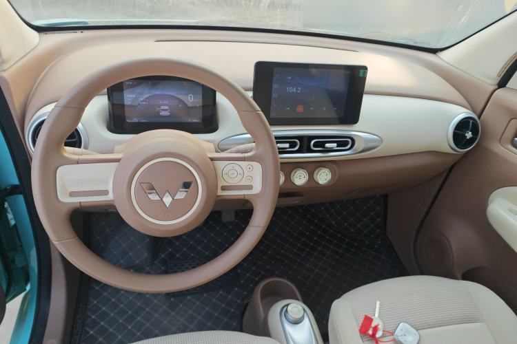 Used Wuling Hongguang MINIEV 2025 Four-Door Version Premium Edition Center Console