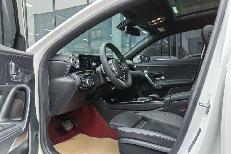 Used Mercedes-Benz A-Class 2022 Revised Version A 200 L Sport Sedan Fashionable Style
