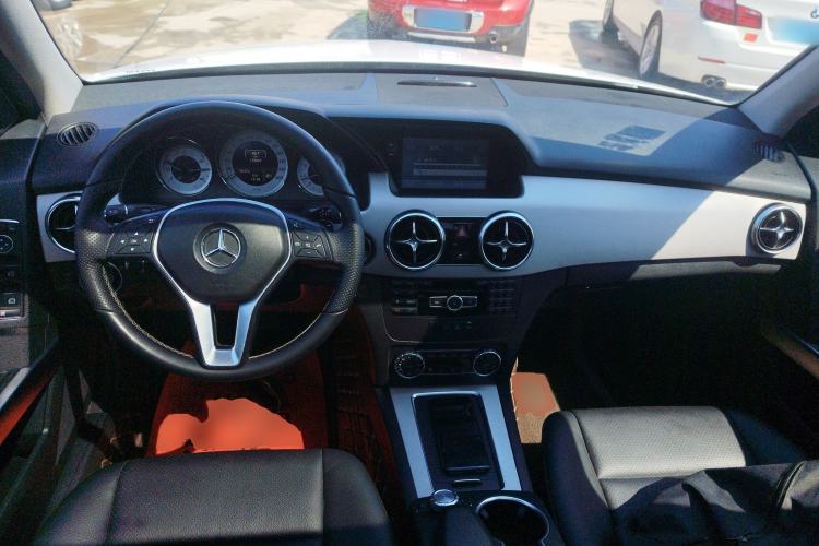 Used Mercedes-Benz GLK-Class 2014 GLK 260 4MATIC Dynamic Model Center Console