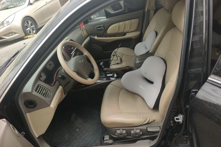 Used Hyundai MoInca 2009 2.0L Automatic Prestige GL Trim
