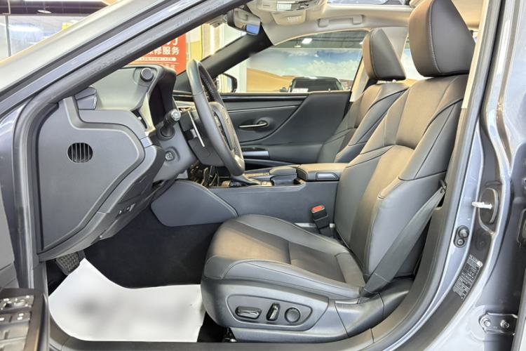 Used Lexus ES 2020 300h Premier Edition Left Front Seat