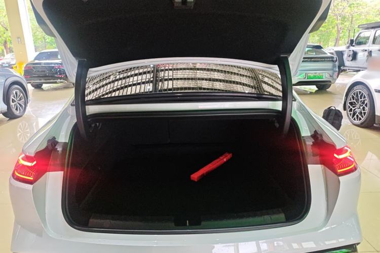 Used Geely Galaxy E8 2024 665 km Range Rear-Drive Starship Long-Range Version Trunk