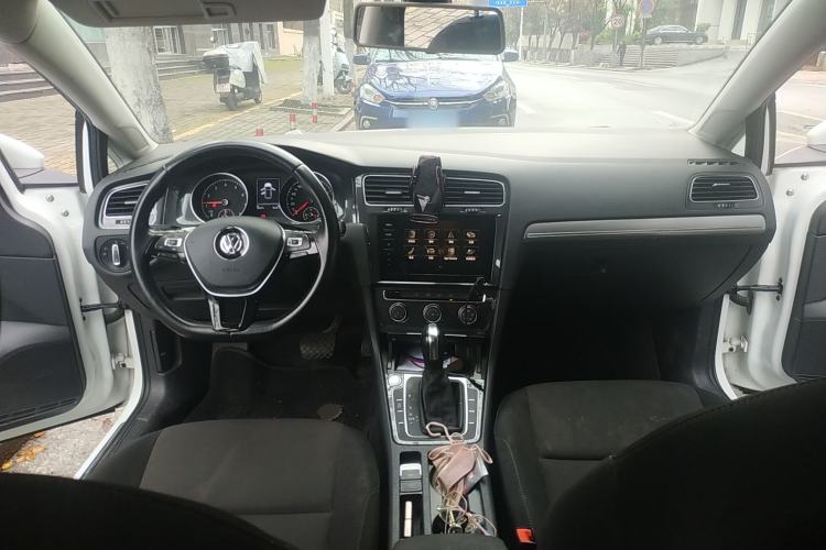 Used Volkswagen Golf 2020 Zhiai Edition 200TSI DSG Comfortable & Ambitious Version
