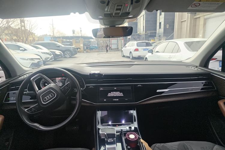 Used Audi Q7 2021 55 TFSI quattro S line Sport model
