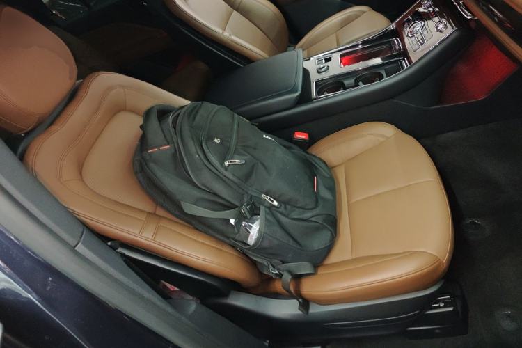 Used Lincoln Aviator 2023 3.0T V6 All-Wheel Drive Zunya Cruise Version 7 Seats Right Front Seat