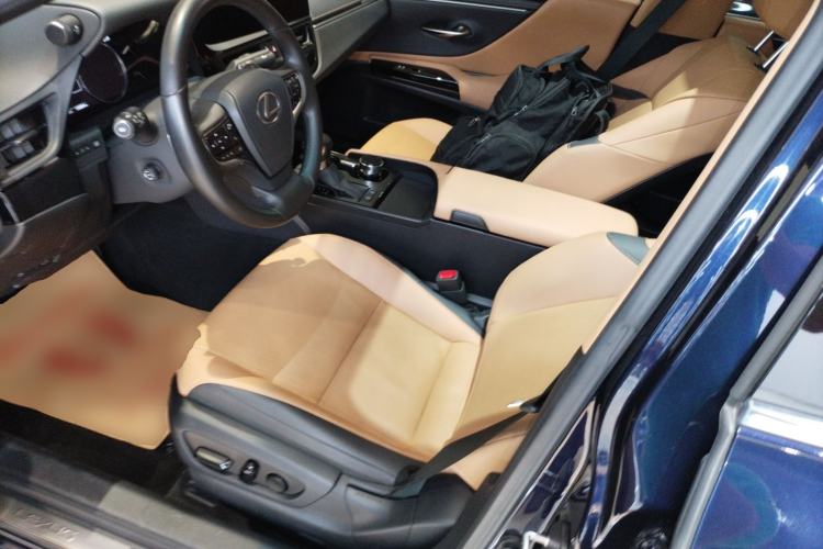 Used Lexus ES 2023 200 Excellence Edition Left Front Seat