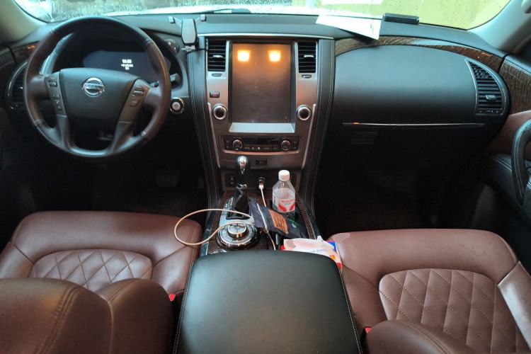 Used Nissan Patrol 2018 4.0L LinkedIn Edition Center Console