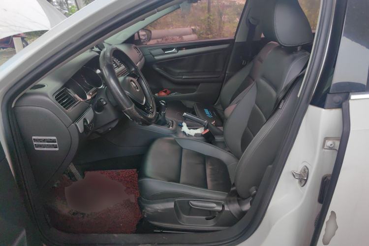 Used Volkswagen Sagitar 2015 1.6L Manual Comfort Model