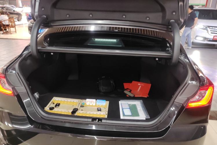 Used Toyota Camry 2024 Dual-Motor 2.0 HGVP Luxury Edition
