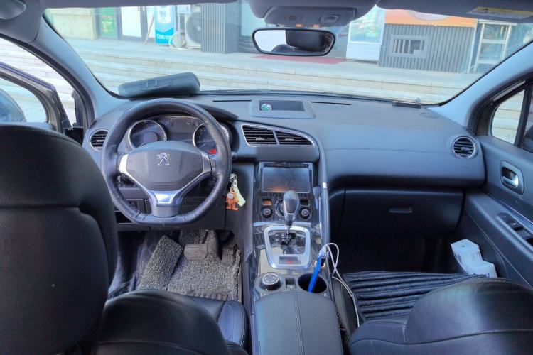 Used Peugeot 3008 2015 1.6THP Automatic Prestige Edition Center Console
