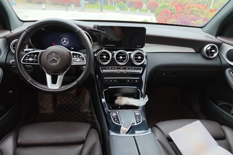 Used Mercedes-Benz GLC 2022 Facelifted GLC 260 L 4MATIC Dynamic Edition Center Console