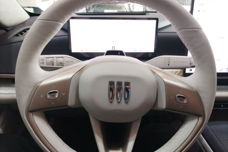 Used Buick L7 2025 Model Aivia