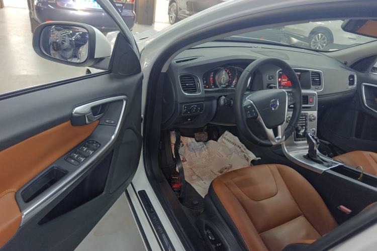 Used Volvo S60 2018 S60L T4 Zhiyuan Edition Driver Seat