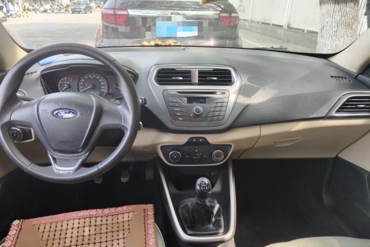 Used Ford Escort 2017 Revised Version 1.5L Manual Comfort Edition Center Console