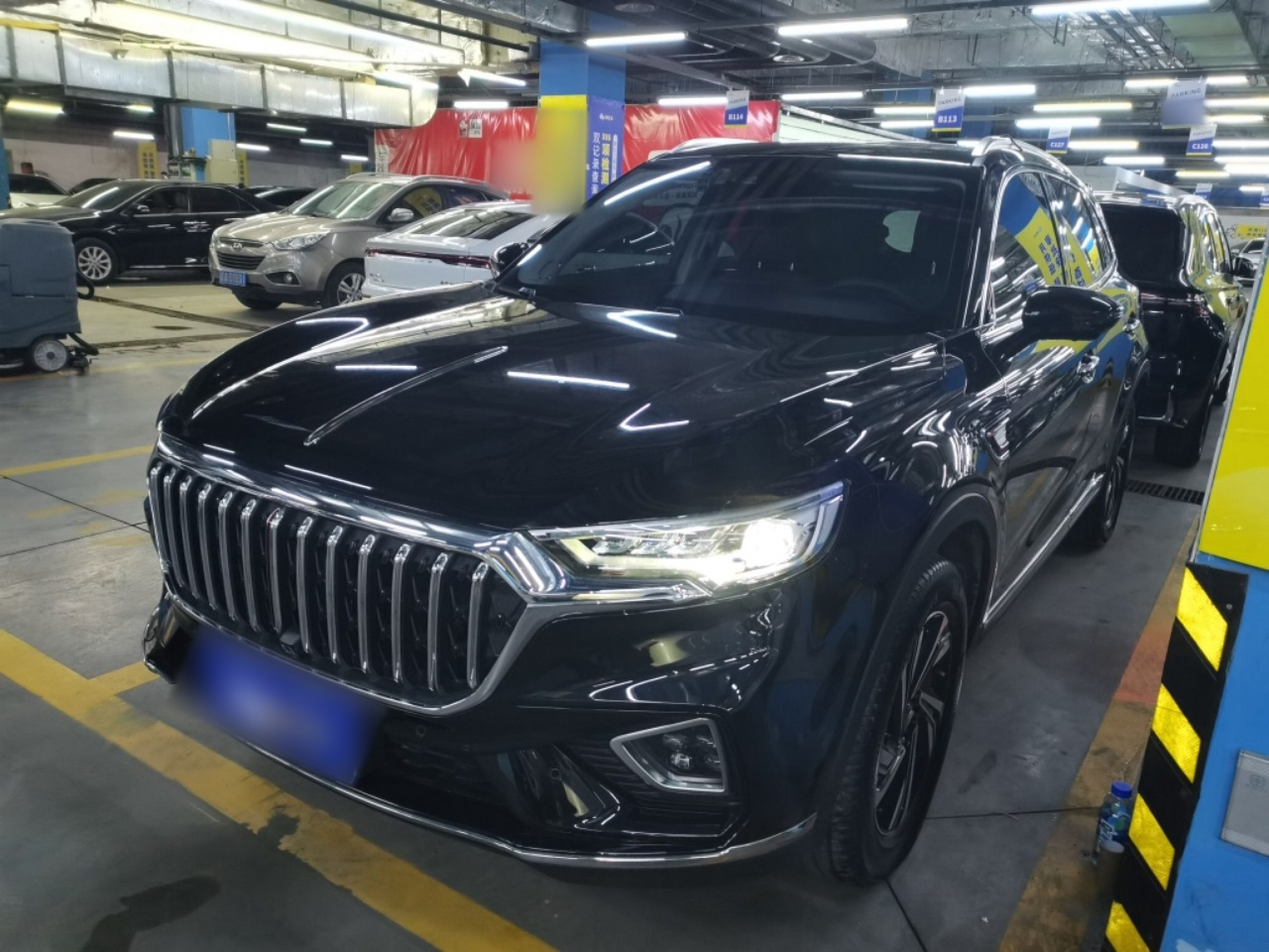 تحت مقدمة السيارة