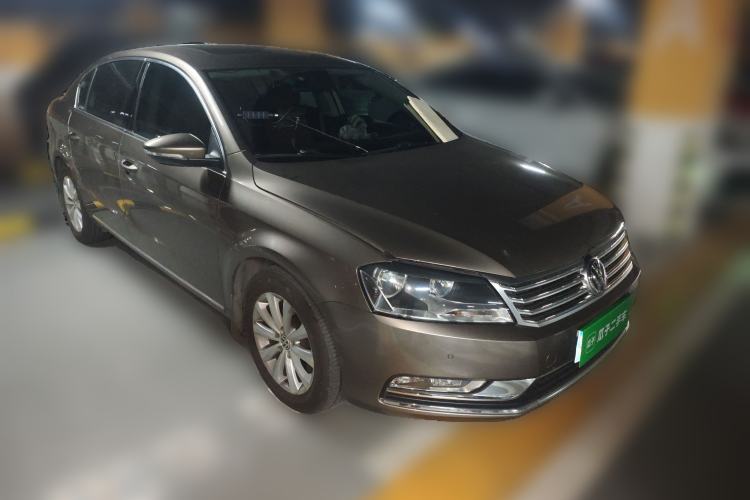 Used Volkswagen Magotan 2015 1.8TSI Advanced Model Front Right 45 Deg