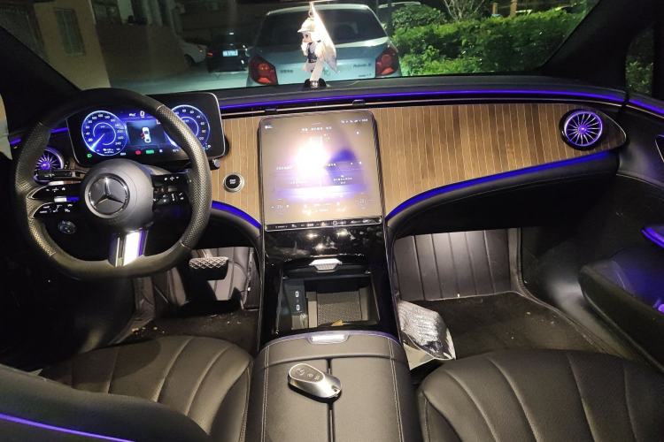 Used Mercedes-Benz EQE 2022 350 Pioneer Edition Center Console