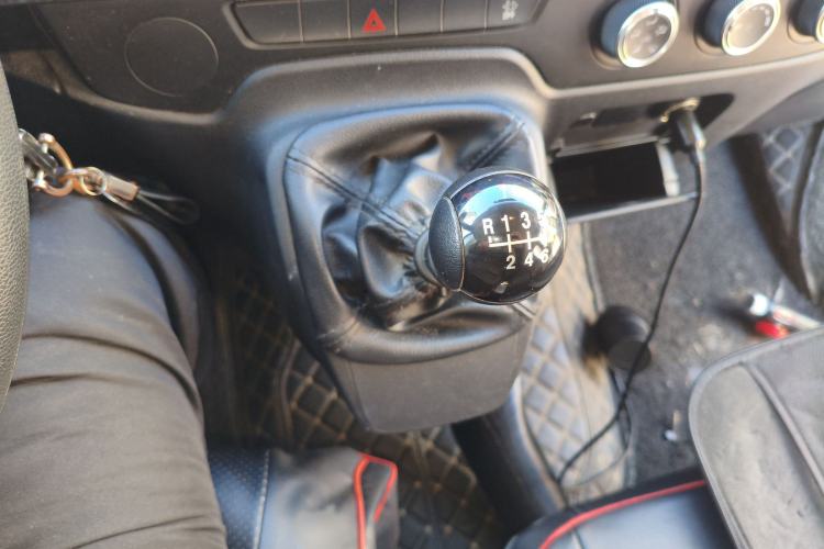 Used JMC Fushun 2023 2.0T Manual Short-Wheelbase Low-Roof Commercial Multi-Purpose Passenger Vehicle 6 Seats with Dual-Opening Tailgate