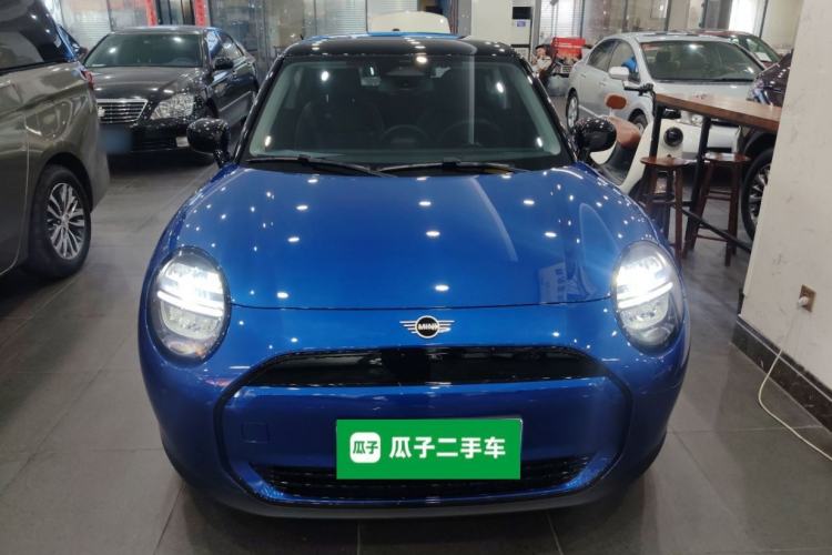 Used MINI Electric COOPER 2024 456km COOPER E Classic Edition Front