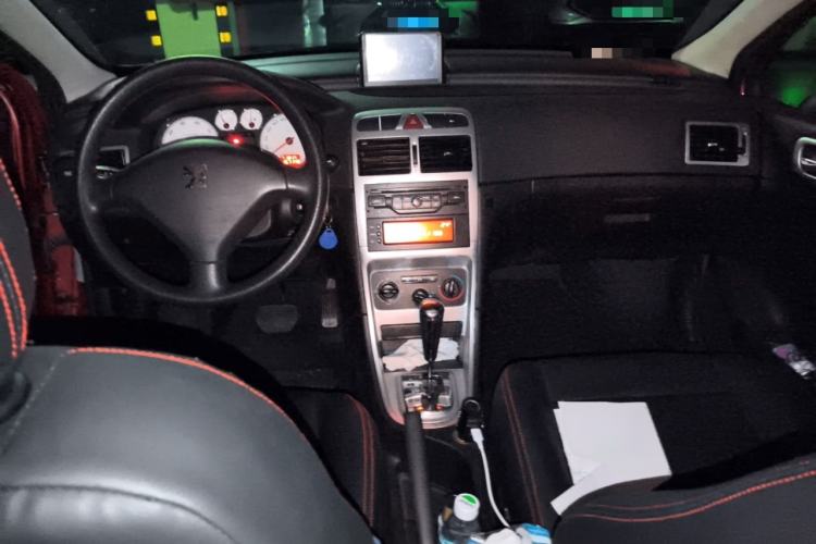 Used Peugeot 307 2010 Hatchback 1.6L Automatic Comfort Edition Center Console