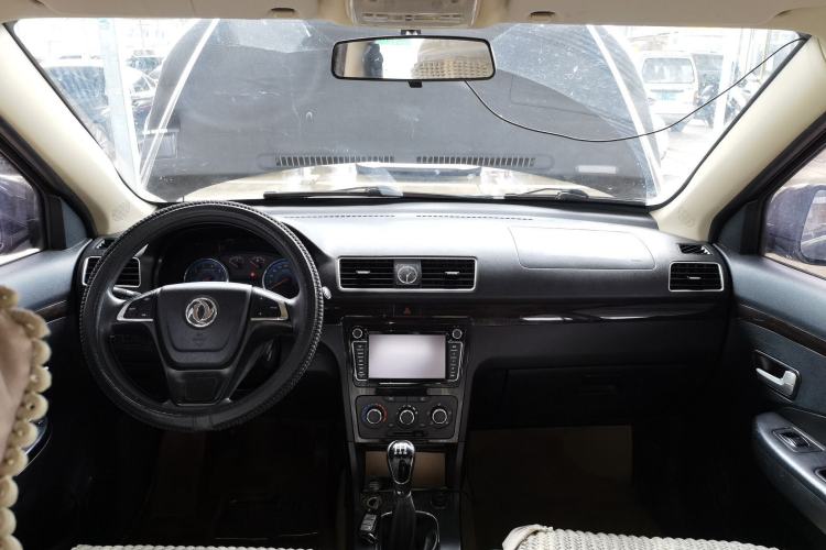 Used Dongfeng Fengon 360 2015 1.5L Manual Luxury 7-Seater China IV Standard Center Console