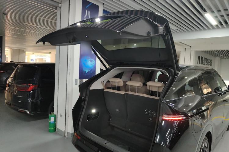 Used XPeng X9 2025 740 Ultra-Long Range Max